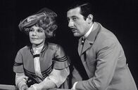 Jean Rochefort - Mit Witz und Eleganz – Jean Rochefort und Delphine Seyrig 1964 bei der Aufführung von Gabriel Arouts Stück „Der Herr der Schöpfung” im Théâtre Hébertot