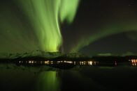 Traumorte – Aurora Borealis – die spektakuläre Nordlichter tanzen über Nordnorwegens Polarhimmel.