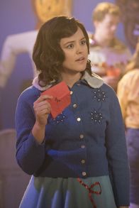 The Goldbergs – Hayley Orrantia (Erica Goldberg).