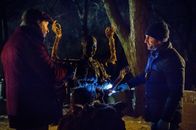 Hannibal – Ihre neue Leiche sorgt bei Jimmy (Scott Thompson, l.) und Brian (Aaron Abrams, r.) für Unbehagen ...