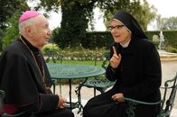 Um Himmels Willen – Schwester Hildegard darf zurück ins Mutterhaus (v.li.: Horst Sachtleben, Andrea Sihler).