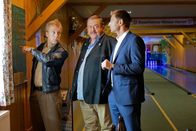 Die Rosenheim-Cops – Nach einem Kegelturnier ermittelt die Rosenheimer Mordkommission Mohr (Max Müller, l.), Hofer (Joseph Hannesschläger, M.) und Hansen (Igor Jeftic, r.), wer Martin Amberger erschlagen hat.