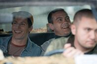 Brooklyn Nine-Nine – Jake (Andy Samberg, l.) und Charles (Joe Lo Truglio)