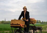 Beim Pelzig auf der Bank – Klimakatastrophe, Pandemie, Krieg – Pelzig fühlt sich ziemlich machtlos angesichts der vielen Krisen.