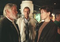 Tatort – (v.li.) Dietmar Schönherr (Alois Egger), Dietrich Siegl (Dr. Rieser), Sophie Rois (Roxane).