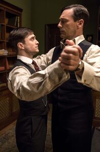 A Young Doctor's Notebook – Der junge Arzt (Daniel Radcliffe) und der alte Doktor (Jon Hamm)
