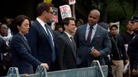Bull – (v.l.n.r.) Tonia Harris (Lauren Hodges); Dr. Jason Bull (Michael Weatherly); Benny Colón (Freddy Rodríguez); Chunk Palmer (Christopher Jackson)
