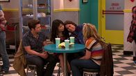 iCarly – L-R: Freddie Benson (Nathan Kress), Carly Shay (Miranda Cosgrove), Spencer Shay (Jerry Trainor), Sam Puckett (Jennette McCurdy)