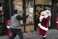 Brooklyn Nine-Nine – Doug Judy (Craig Robinson, l.); Jake Peralta (Andy Samberg, r.)