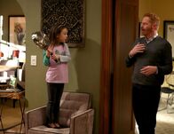 Modern Family – Lily (Aubrey Anderson-Emmons), Mitchell (Jesse Tyler Ferguson)