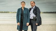 Stralsund – Nicht nur der Himmel verdunkelt sich für Nina Petersen (Katharina Wackernagel) und Karl Hidde (Alexander Held), auch ihr Fall nimmt eine dunkle Wendung.