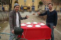 CheXperiment – Von links: Checker TObi und Zauberer Mario.
