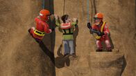 Feuerwehrmann Sam – Ben und Sam befreien Professor Pickles aus einer misslichen Lage an der Felswand.