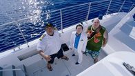 Hawaii Five-0 – Noch ahnen sie nicht, dass sie bald ums Überleben kämpfen müssen: Max (Masi Oka, M.), Kamekona (Taylor Wily, l.) und Flippa (Shawn Mokuahi Garnett, r.) ...