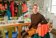 Der Alte – Hinter dem offensichtlichen Schock über den Mord an ihrer Kollegin, verbirgt sich bei Heike Halbritter (Magdalena Wiedenhofer) aber noch eine andere Sache.
