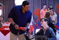 Speechless – Kenneth (Cedric Yarbough, l.); JJ DiMeo (Micah Fowler, r.)