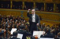 Puccini-Gala in Venedig – Bei der Gala in Venedig zu Ehren des vor 100 Jahren verstorbenen Komponisten Giacomo Puccini läuft das Orchestra del Teatro La Fenice unter der Leitung von James Conlon zu Höchstform auf.