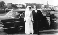 Putins Russland – 1983 heiratet Wladimir Putin seine Frau Ljudmila. Nach der Geburt der ersten Tochter zieht das Paar 1985 nach Dresden, wo Putin 5 Jahre lang für den KGB tätig ist.