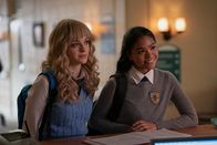 Gotham Knights – Duela (Olivia Rose Keegan, l.); Carrie Kelley (Navia Robinson, r.)