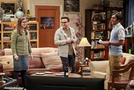 The Big Bang Theory – (v.li.) Mayim Bialik (Amy Farrah Fowler), Johnny Galecki (Leonard Hofstadter), Kunal Nayyar (Rajesh Koothrappali).
