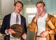 Seebad-Saga – Philip Dupont (Sigurd Holmen le Dous, l.) und Max Berggren (Anders Juul, r.).