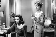 Laura – Das Verhältnis zwischen Laura Hunt (Gene Tierney, li.) und ihrer reichen Tante Ann Treadwell (Judith Anderson, re.) bleibt lange unklar.