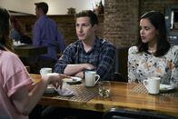 Brooklyn Nine-Nine – Jake Peralta (Andy Samberg, l.); Amy Santiago (Melissa Fumero, r.)