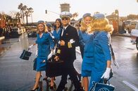 Catch Me If You Can – Frank William Abagnale Jr. (Leonardo DiCaprio) gibt sich als PanAm-Pilot aus, um sich Geld zu erschleichen.