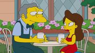 Die Simpsons – Moe (l.); Maya (r.)