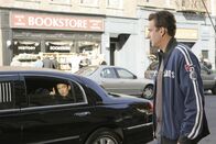 How I Met Your Mother – Marshall (Jason Segel, r.) hat es nicht leicht, er muss sich nämlich entscheiden, ob er von Jeff Coatsworth (John Cho, l.) ein Jobangebot annehmen möchte ...