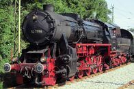 Eisenbahn-Romantik – Diese Lokomotive, auch Kriegslok genannt, wurde im Jahr 1944 von der Wiener Lokfabrik Floridsdorf gebaut. Sie bringt eine Leistung von 1620 PS und wiegt fast 150 Tonnen.