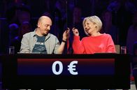 Wer weiß denn sowas? – moderatorin Carmen Nebel (r.) bilden ein Rateteam.