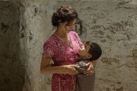 Leid und Herrlichkeit – Penélope Cruz (Jacinta), Asier Flores (Salvador Mallo als Kind).