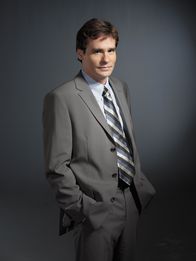 Dr. House – (2. Staffel) - Dr. James Wilson (Robert Sean Leonard) ist Leiter der Onkologie. Außerdem ist der der beste Freund von Dr. House und der Einzige, der mit seiner Art fast immer zurechtkommt.