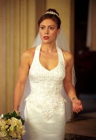 Charmed - Zauberhafte Hexen – Frankie und Lulu, zwei Geister aus der Vergangenheit, wollen nach 50 Jahren endlich heiraten - also bemächtigen sie sich der Körper von Cole und Phoebe (Alyssa Milano) ...