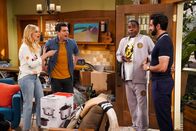 The Neighborhood – (v.l.n.r.) Gemma Johnson (Beth Behrs); Dave Johnson (Max Greenfield); Curtis (Tracy Morgan); Tyler (Anosh McAdam)
