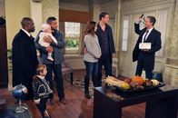 How I Met Your Mother – v.r.) und Barney (Neil Patrick Harris, r.) in Long Island ...