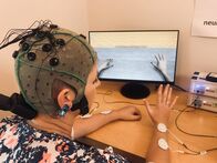 Servus Reportage – Brain-Computer Interface Therapie: Schlaganfallpatientin Andrea