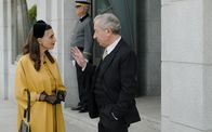 Velvet – Isabel Navarro (Ángela Molina, l.); Emilio López (José Sacristán, r.)