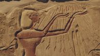 Legendäre Pharaonen – Echnaton bricht mit den Traditionen seiner Vorfahren und verehrt nur einen einzigen Gott: den Sonnengott Aton.