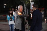 Community – Geraten aneinander: Jeff (Joel McHale, r.) und Pierce (Chevy Chase, l.) ...