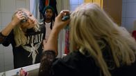 Glow – Als ein Streit zwischen Jenny und Kim ist eskaliert, versucht Naomi zu vermitteln. (von links nach rechts: Bianca Ghilardi-Hellsten, Solyana Tesfaye Tikabo)