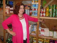 Couponing Extrem – Lisa with stock pile.