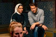 Da hilft nur beten! – Ungewöhnliche Nähe zwischen Charlotte (Kristin Suckow) und Conrad (David Rott).