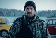Arctic Circle - Der unsichtbare Tod – Jens Matthesen (Joi Johannsson) leitet den Suchtrupp, der Lazar Cevikovic aufspüren soll.