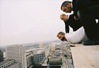 Layer Cake – Aufgrund einer Verwechslung sind eine Bande skrupelloser Serben hinter ihm her: Daniel Craig (unten) ...