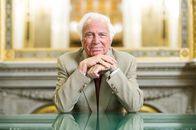kulTOUR mit Holender – Moderator Ioan Holender im Teesalon der Staatsoper Wien.