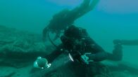 Spuren verlorener Städte mit Albert Lin – Bulgarien - Albert Lin taucht im Schwarzen Meer auf der Suche nach den Überresten einer alten Zivilisation. (Kredit: National Geographic)