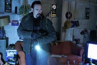 The Strain – Auf der Suche nach den Wegen der Vampire macht Fet (Kevin Durand) eine erschreckende Entdeckung, die alle, in den angeblich sicheren Zonen lebenden, Menschen gefährdet ...