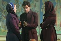 Salvation – Der Konflikt zwischen Russland und den USA spitzt sich extrem zu. Was steckt hinter dem ominösen Atlas Projekt? Grace (Jennifer Finnigan, r.) und Darius (Santiago Cabrera, M.) hoffen in Russland bei der geheimnisvollen Katya (Irene Poole, l.) auf Antworten ...; Der Konflikt zwischen Russland und den USA spitzt sich extrem zu. Was steckt hinter dem ominösen Atlas Projekt? Grace (Jennifer Finnigan, r.) und Darius (Santiago Cabrera, M.) hoffen in Russland bei der geheimnisvollen Katya (Irene Poole, l.) auf Antworten ...